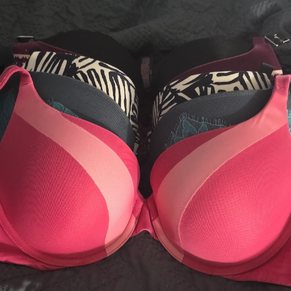 6 Victoria Secret Bras 36c